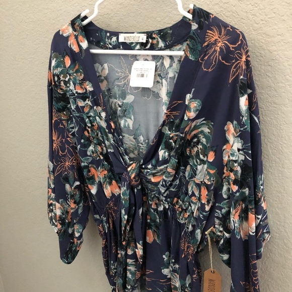 Wanderlux Tie Front top - Picture 4 of 5